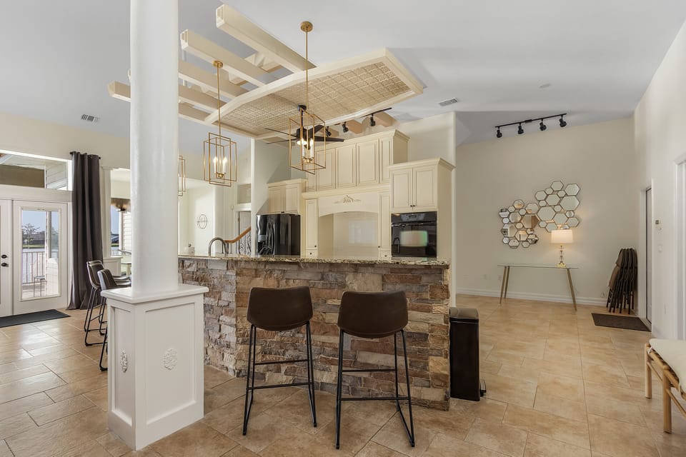 Large walk in pantry behind kitchen. Extra table and 6 chairs.