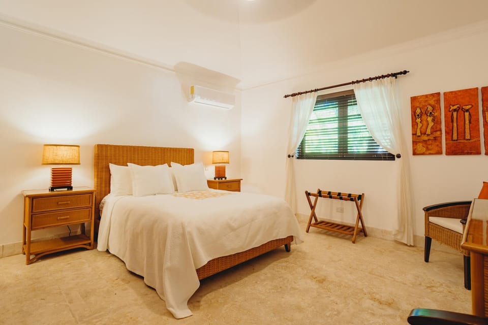 Casamado - Beach villa with pool, hot tub, breakfast service & golf cart (3339)