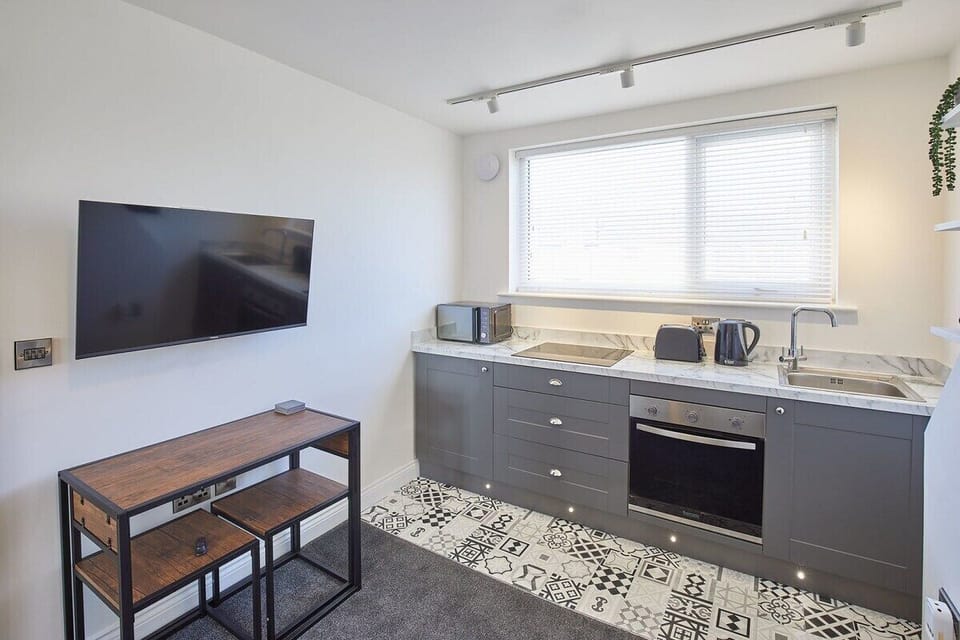 Apartment 4 @ Queens Court, Scarborough - Host & Stay