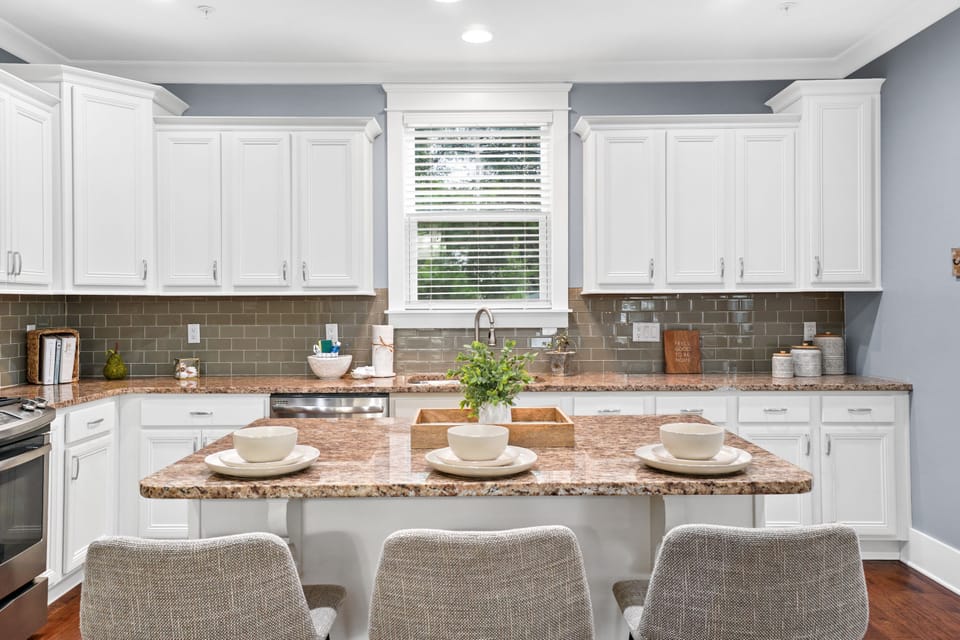 Kitchen with Breakfast Bar