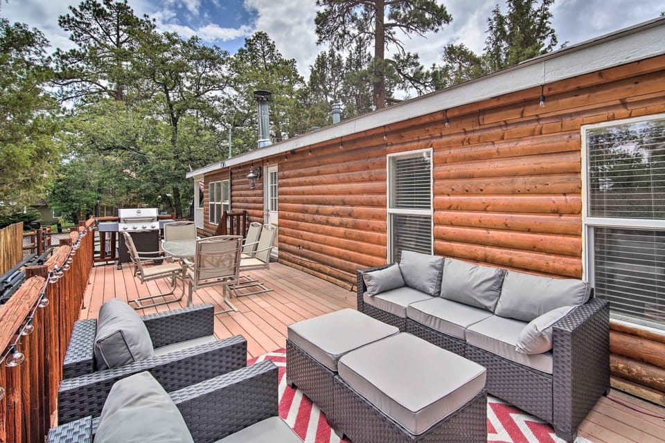 Furnished Deck | Park Nearby