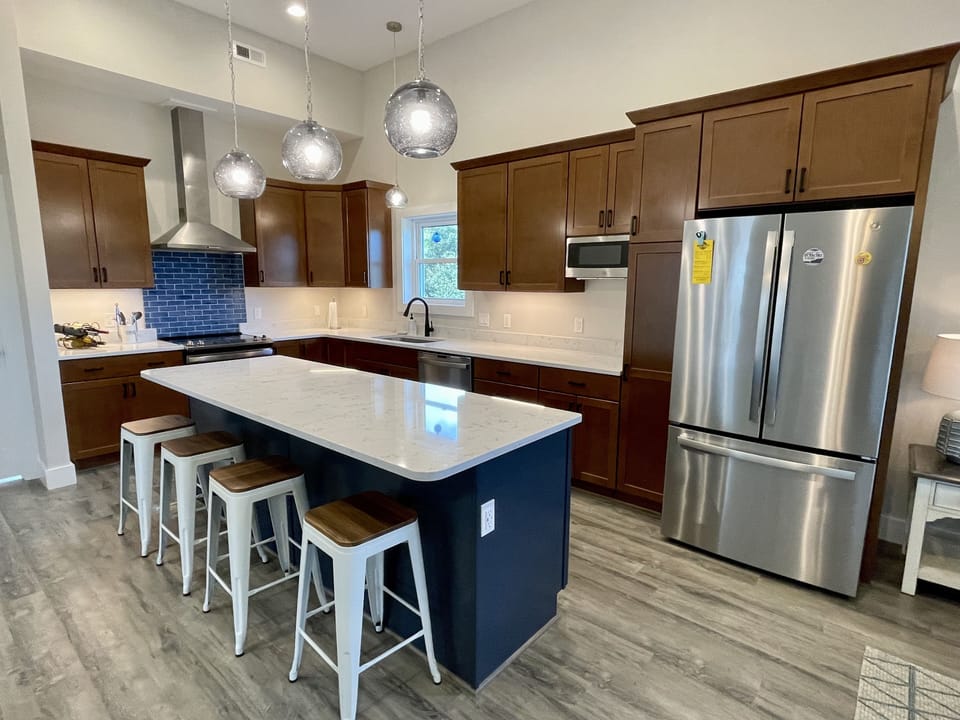 Kitchen with Breakfast Bar, Second Floor