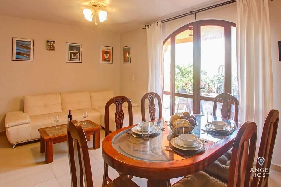 Start your mornings with a delicious breakfast in this intimate dining space.