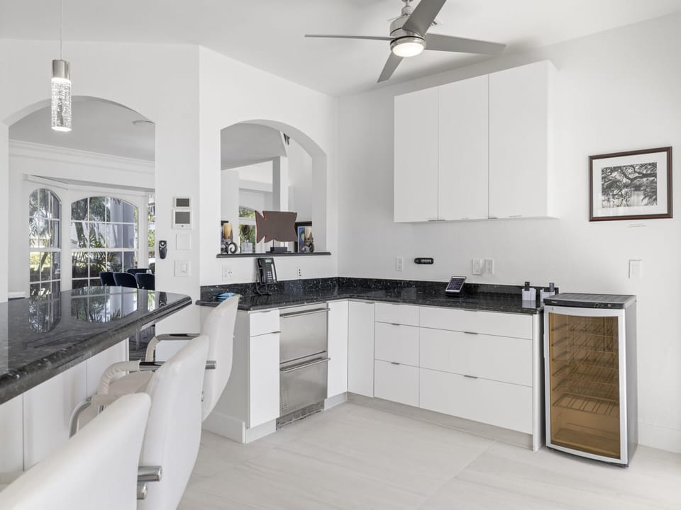 Fully Equipped Chef's Kitchen - Wine Cooler
