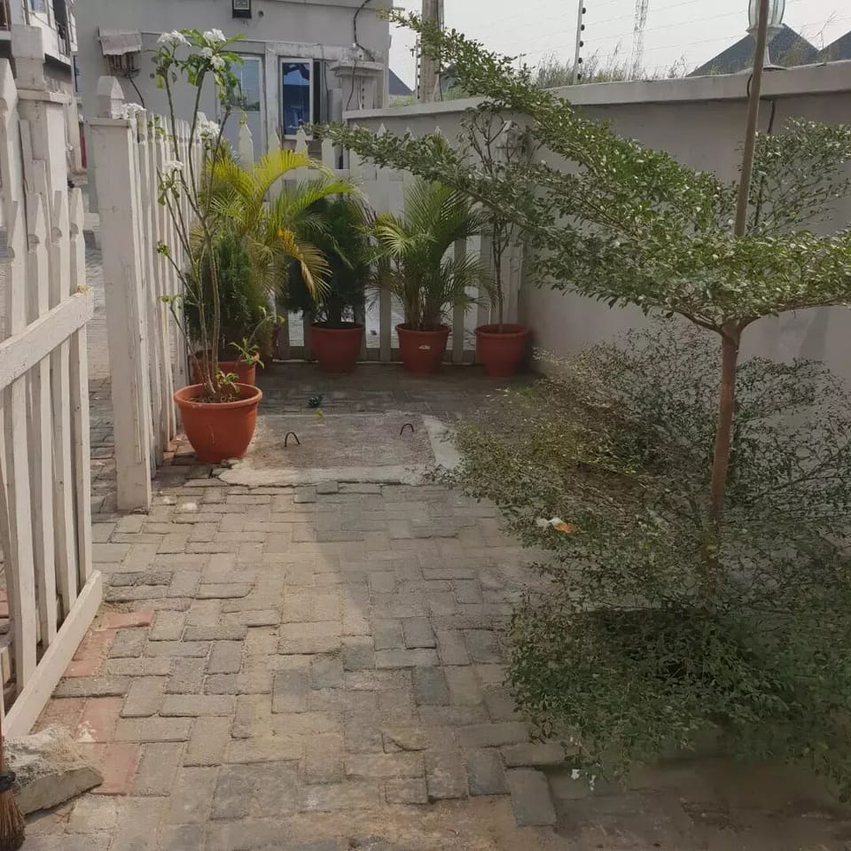 SIDE GREEN AREA /GARDEN BESIDE  TERRACE DUPLEX 