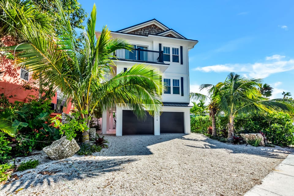 Talk To The Sand by Siesta Key Luxury Rental Properties