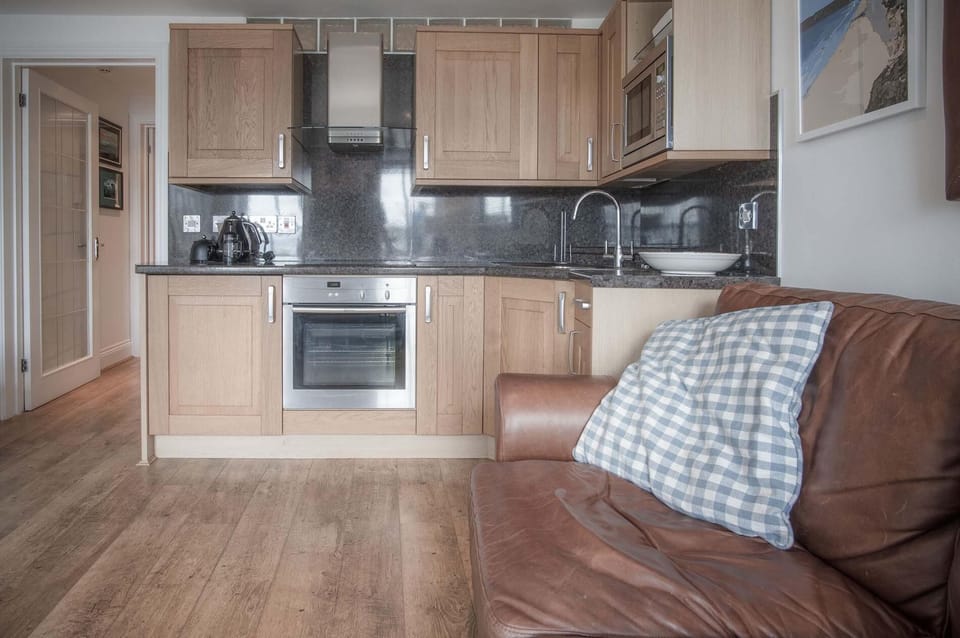 Goscar Court - 1 Bedroom Apartment - Tenby (21636)
