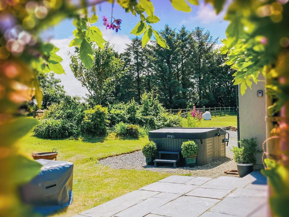 Jacuzzi | Hafan Fach Cottage, Stackpole