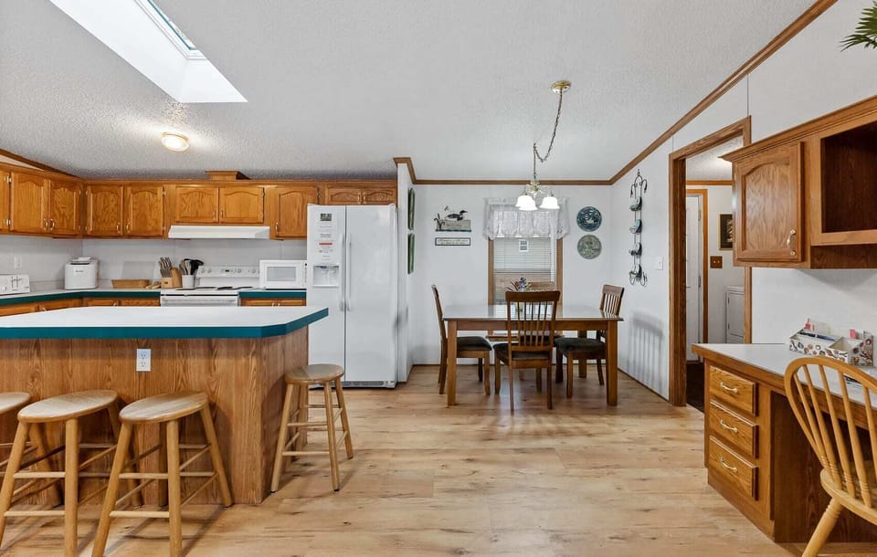 Breakfast nook just inside the kitchen off the main entrance
