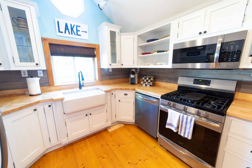 Custom Designed Kitchen | Dishwasher | Stainless Steel Oven/Stove | K-Pod Coffee