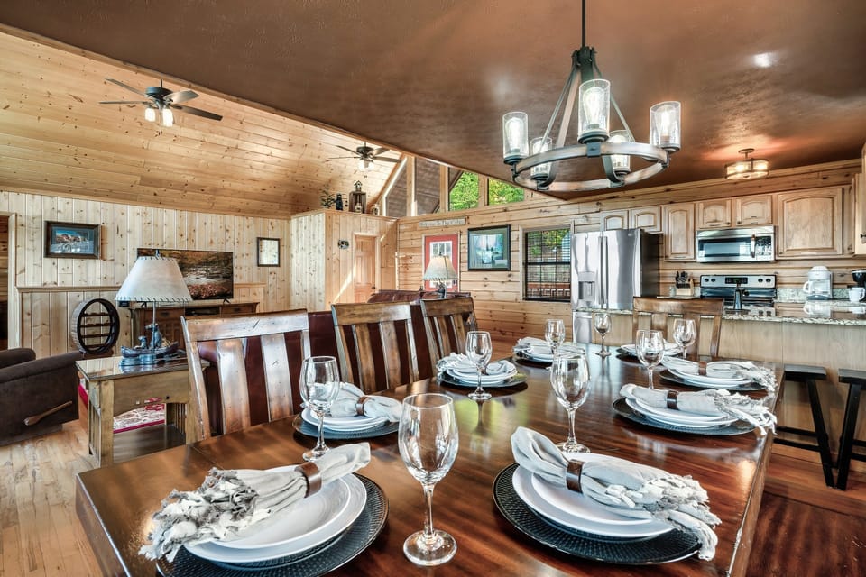 Everyone will have a spot to enjoy mealtimes with the kitchen island (4 seats).