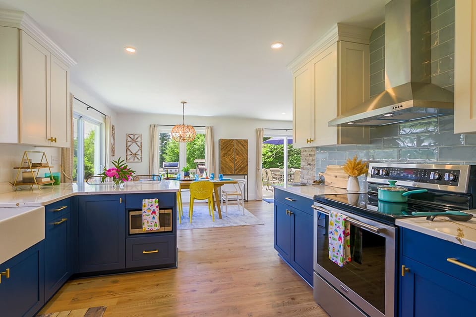 kitchen connects nicely to the dining room and has gorgeous quartz countertops