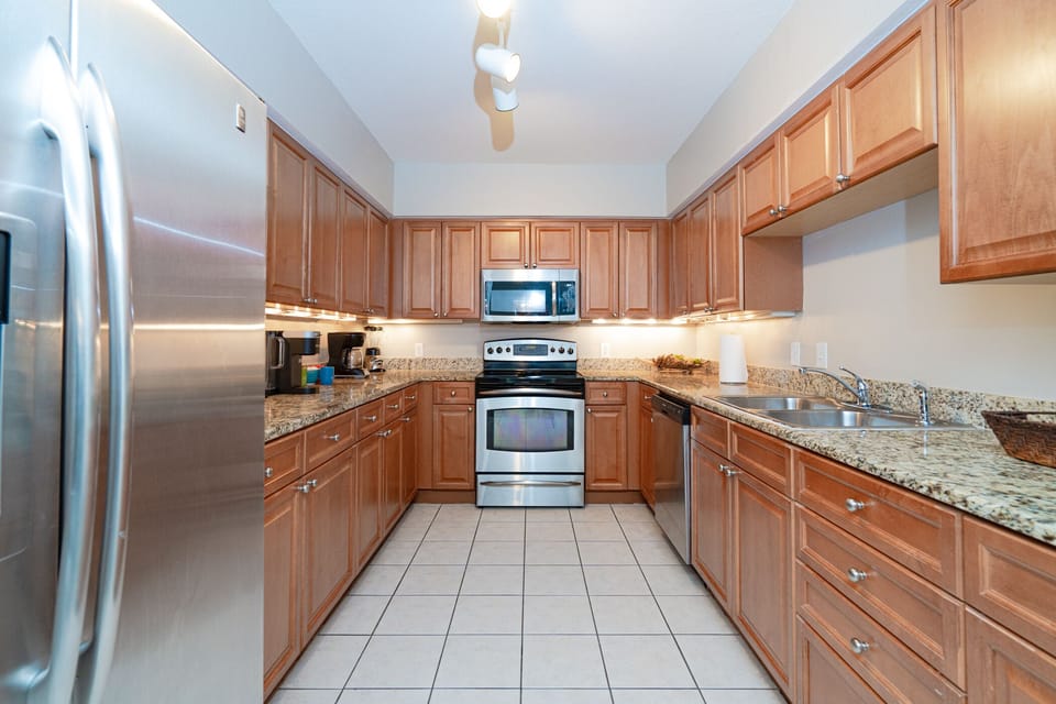 Well stocked kitchen, rice pot, crock pot, lobster pot, you name it, it is here 