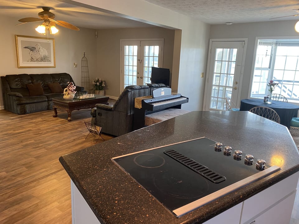 Open Floor Plan!