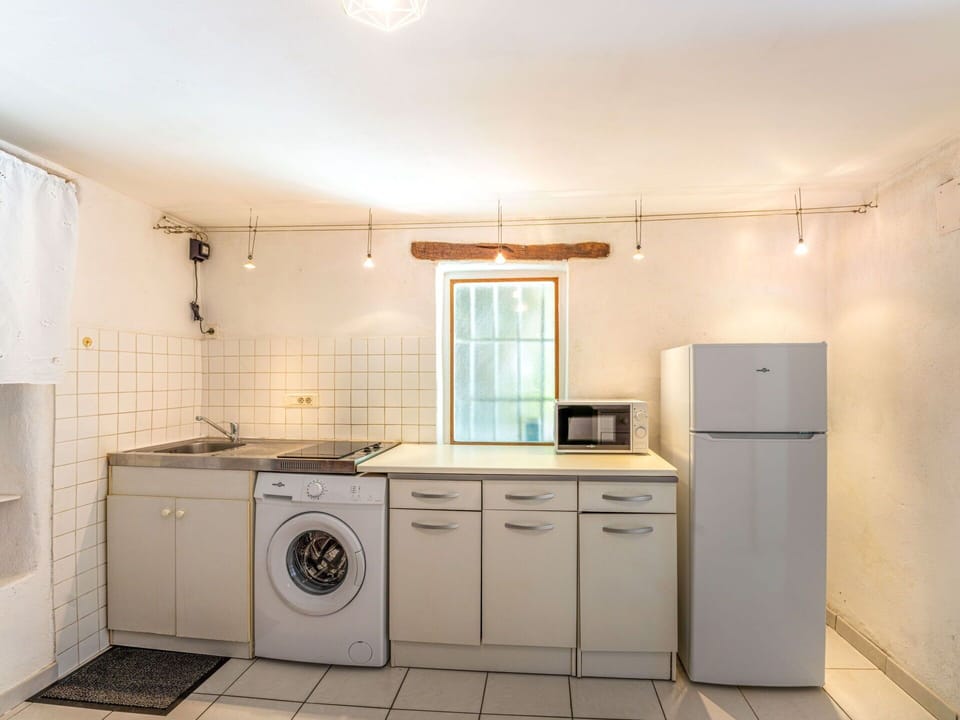 Building, Cabinetry, Property, Kitchen Sink, Sink, Plumbing Fixture, Countertop, Kitchen, Lighting
