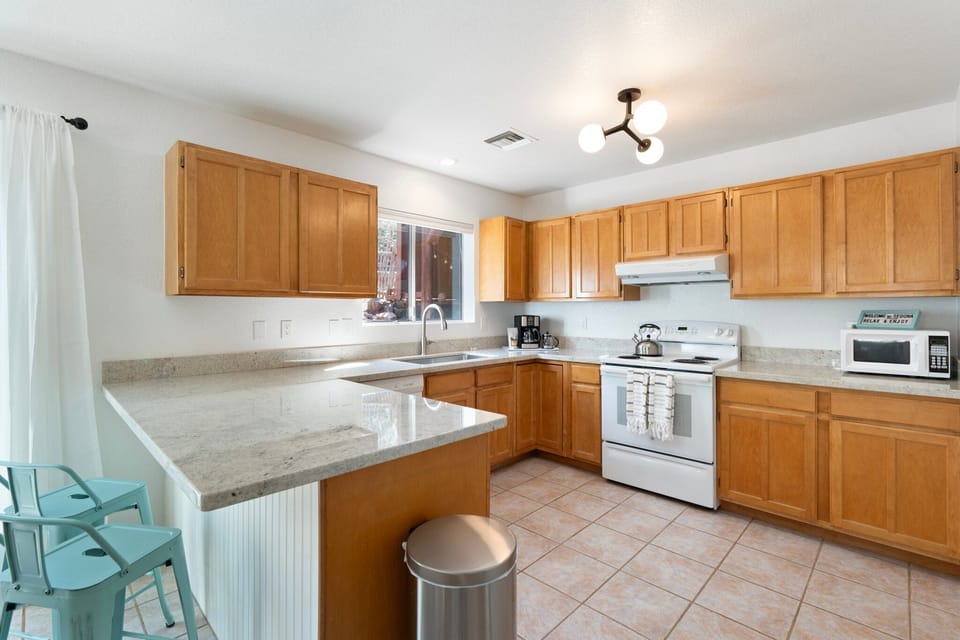 Brand new kitchen counter and sink installed in 2023!