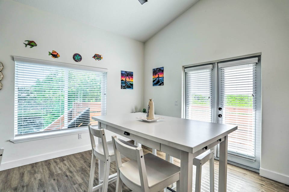 Dining Area | Dishware & Flatware Provided | Deck Access