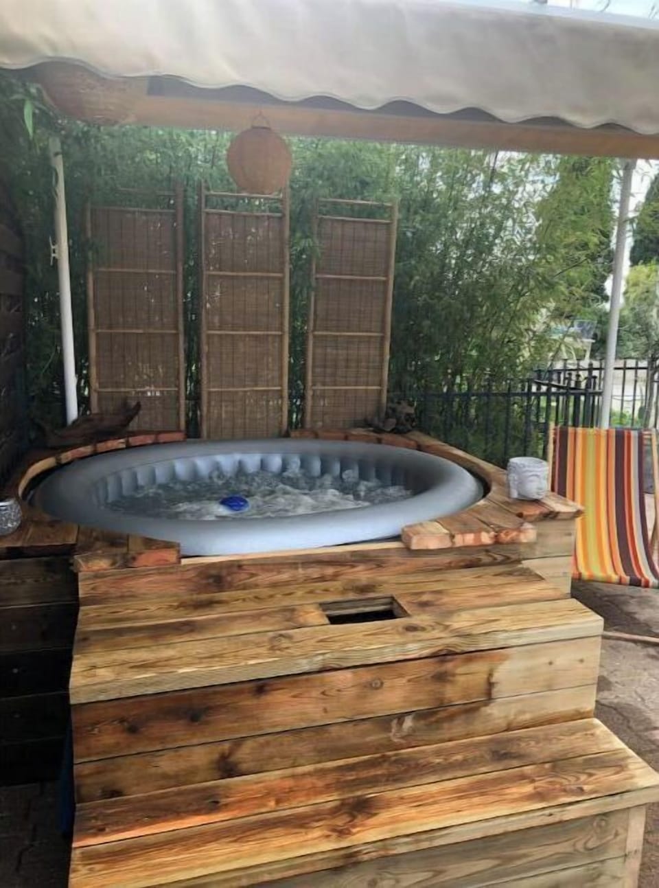 Outdoor spa tub