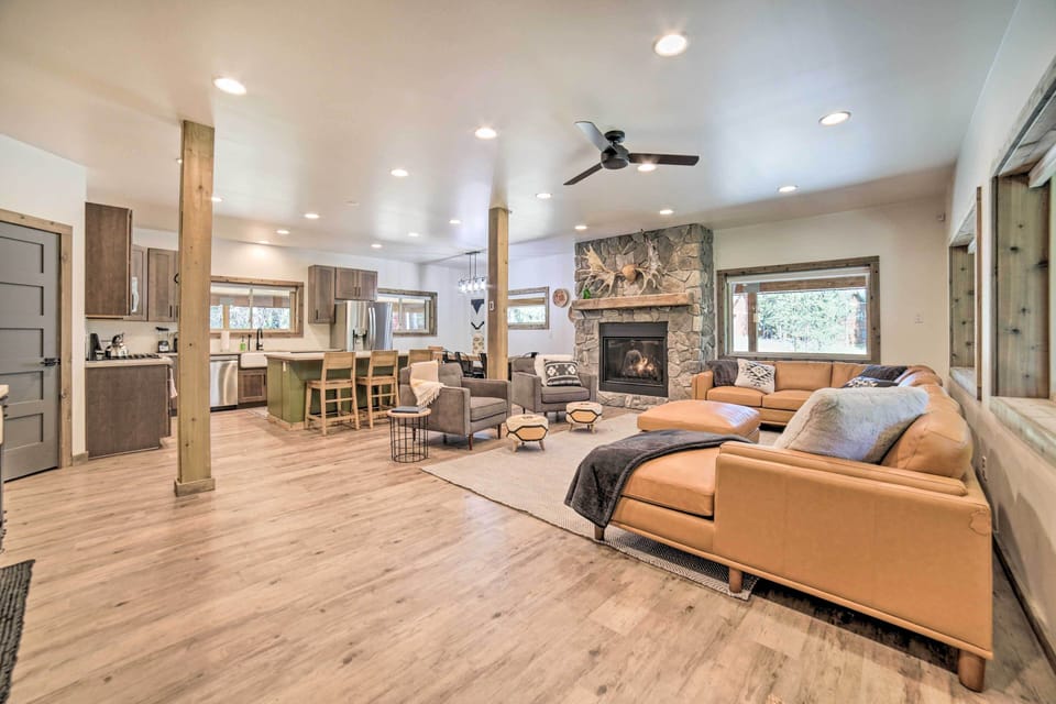 Living Room | Full Kitchen