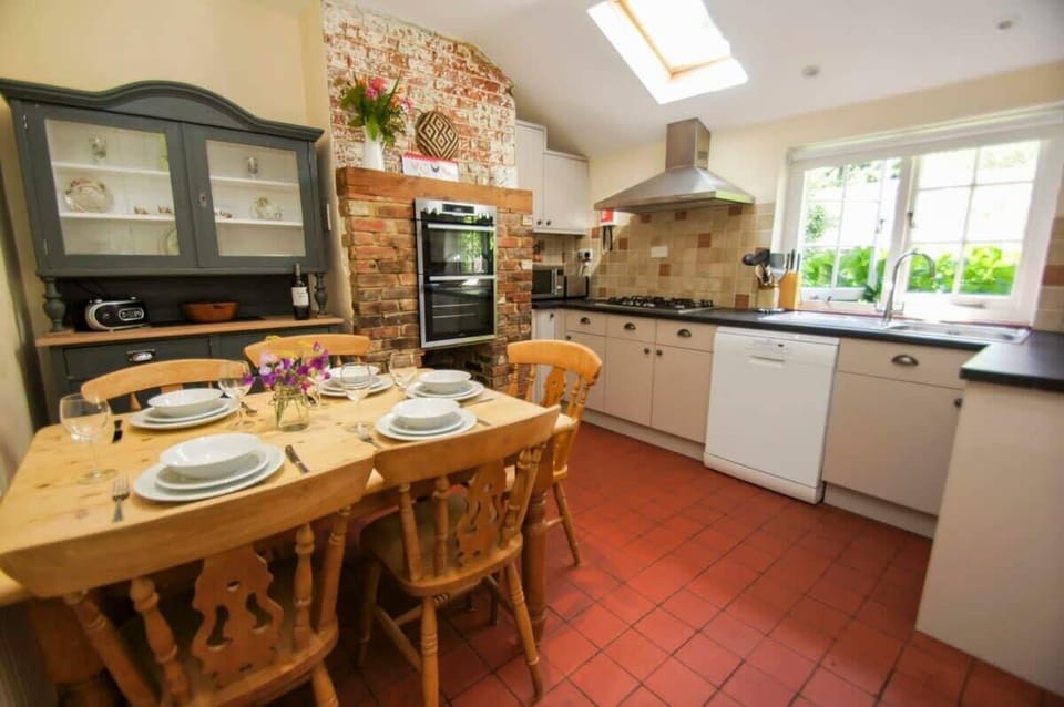 Kitchen/Dining area
