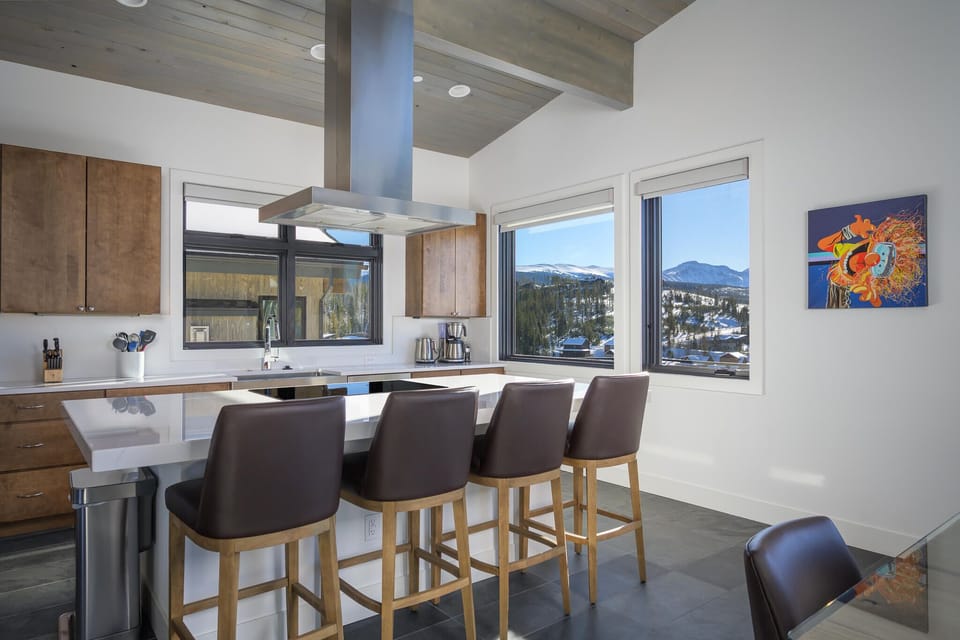 Seating for four at the breakfast bar