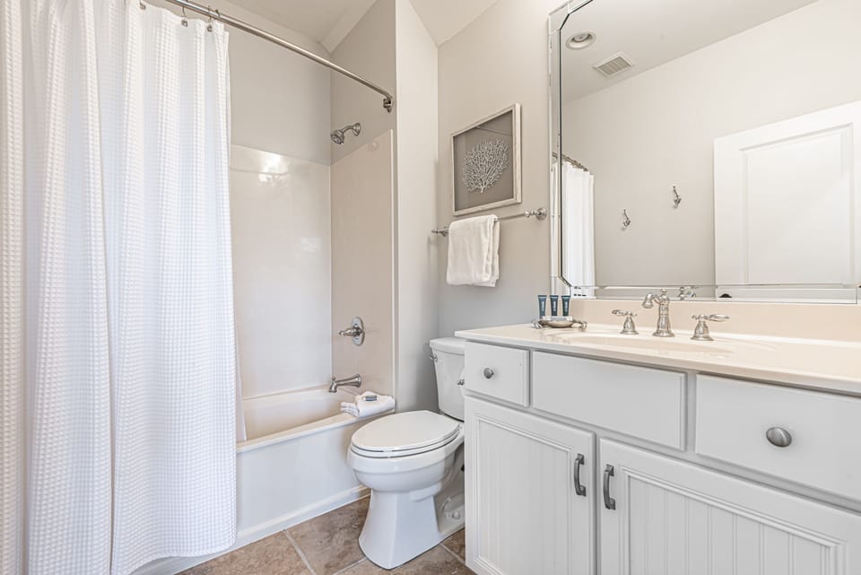 Queen En Suite Bathroom