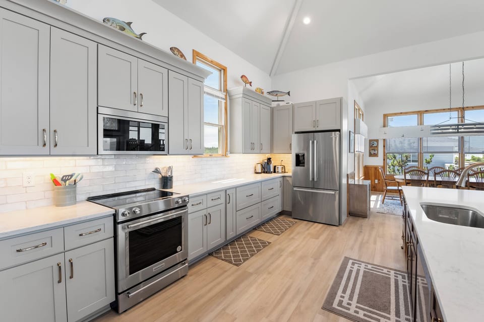 WH242: Starboard Home | Top Level Kitchen