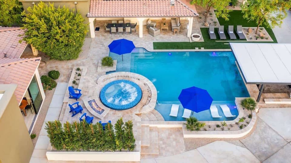 Find your calm: cool dips, warm bubbles, desert sun. Your escape.