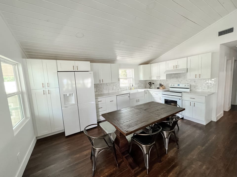 Newly renovated kitchen, completed in early 2022.