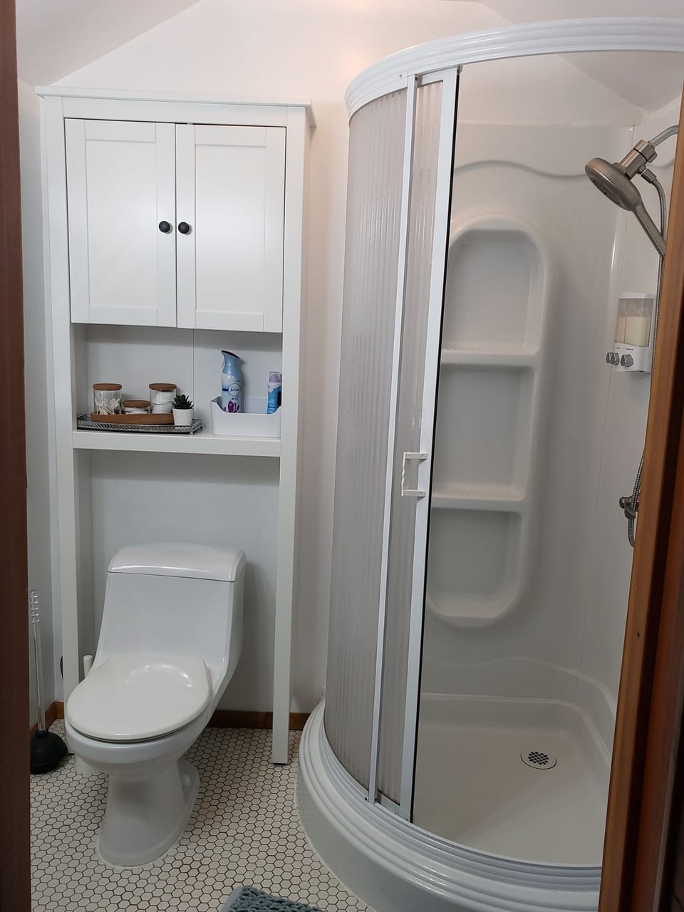 Cute 3/4 bath with corner shower and new Moen Showerhead.