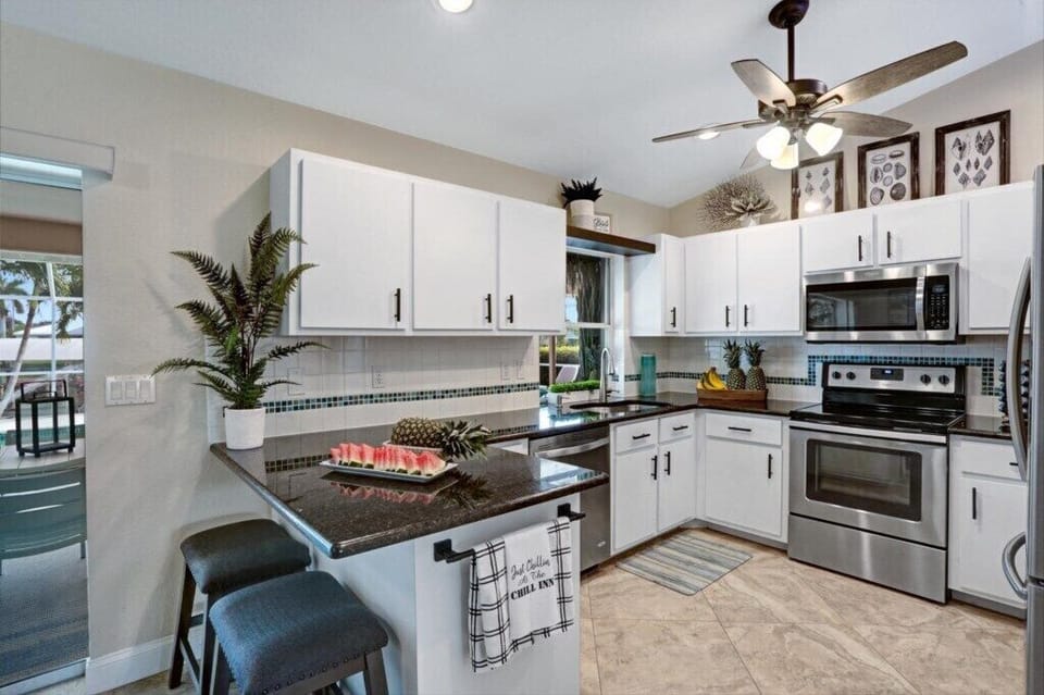 Fully furnished kitchen 
