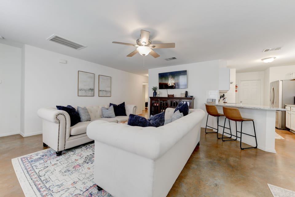 Large living room area with plenty of seating and relaxation 

