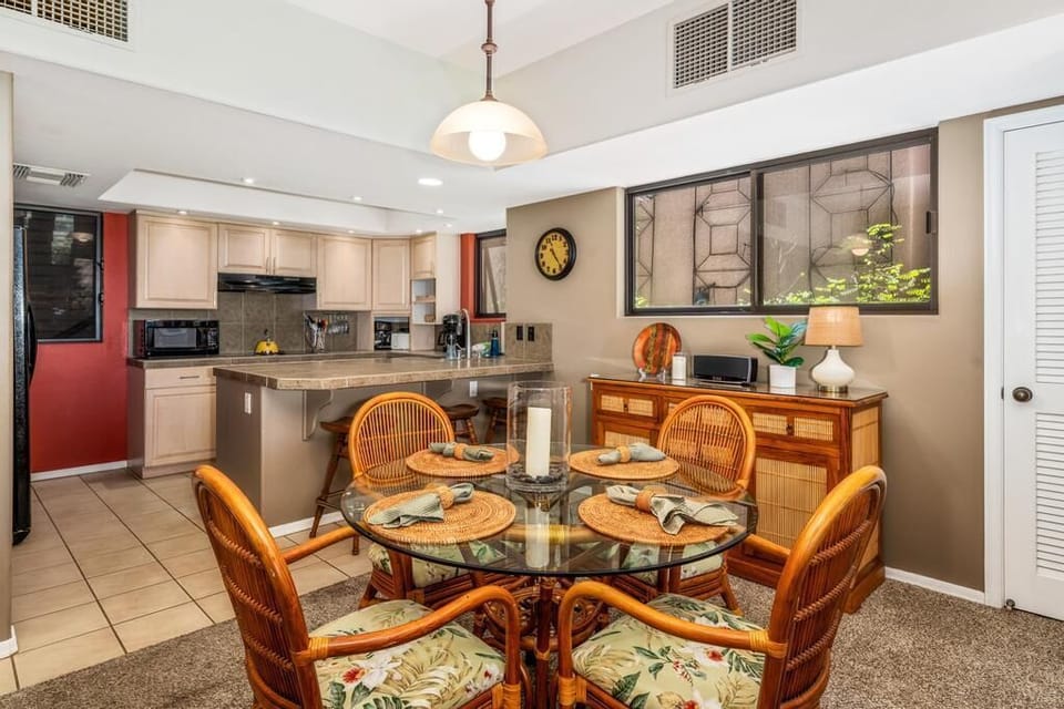 Open kitchen layout to dining area 