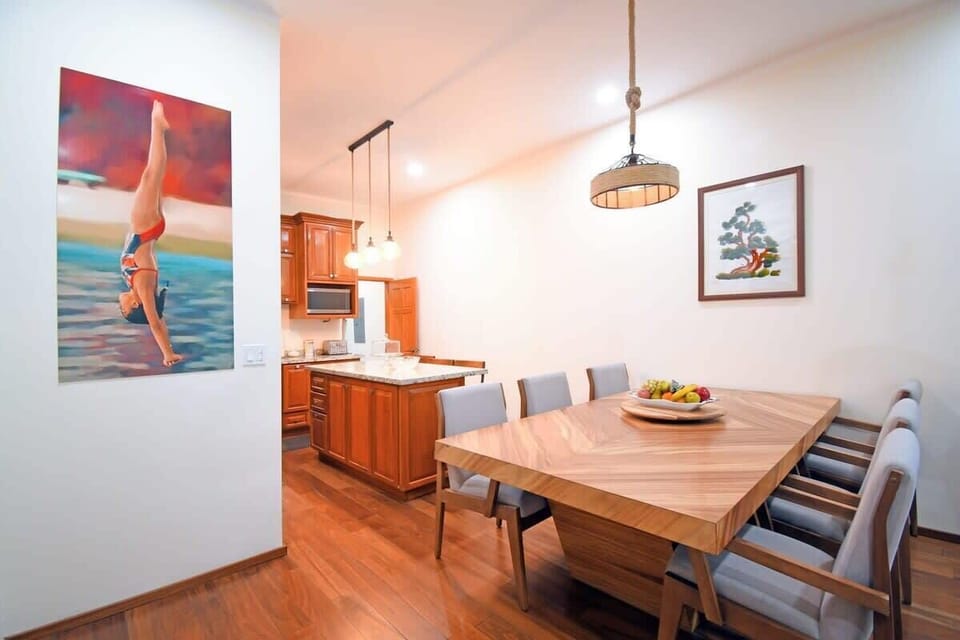 Beautiful wood dining table for 6