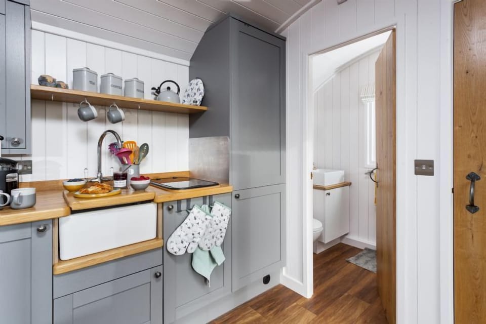 well-equipped kitchenette