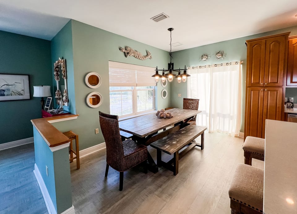 Large dining table with room for the whole family