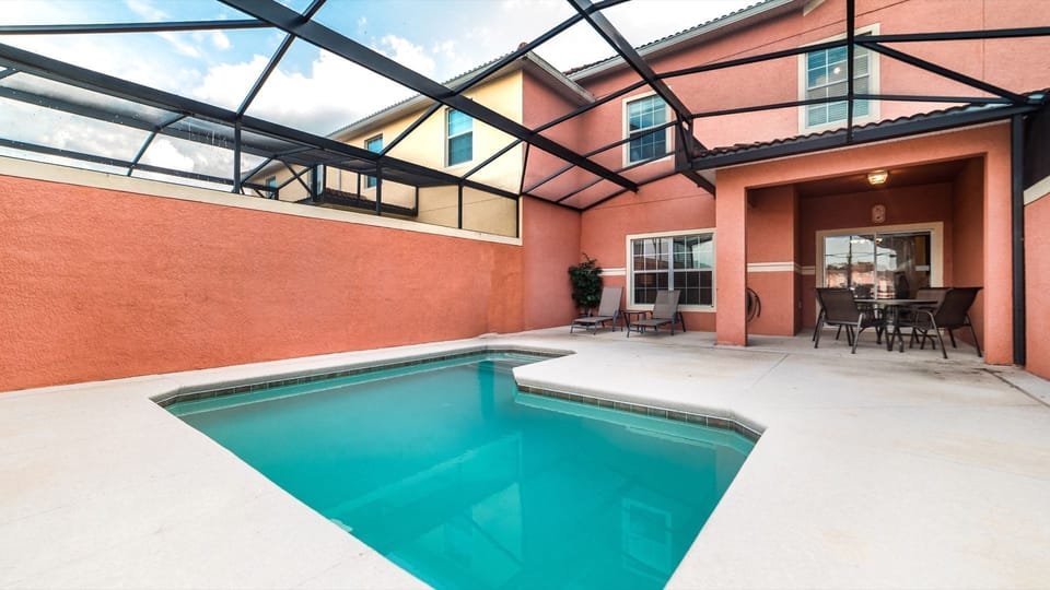 Beautiful 4 bed 3 bath townhome located in Paradise Palms Resort