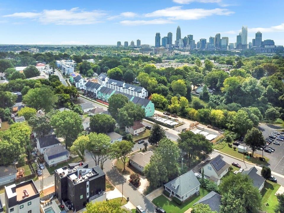 Stunning aerial shot of the city skyline views. What more could you want?!