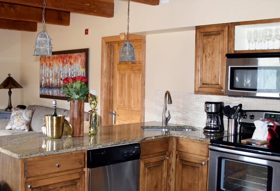 Kitchen 1.jpg