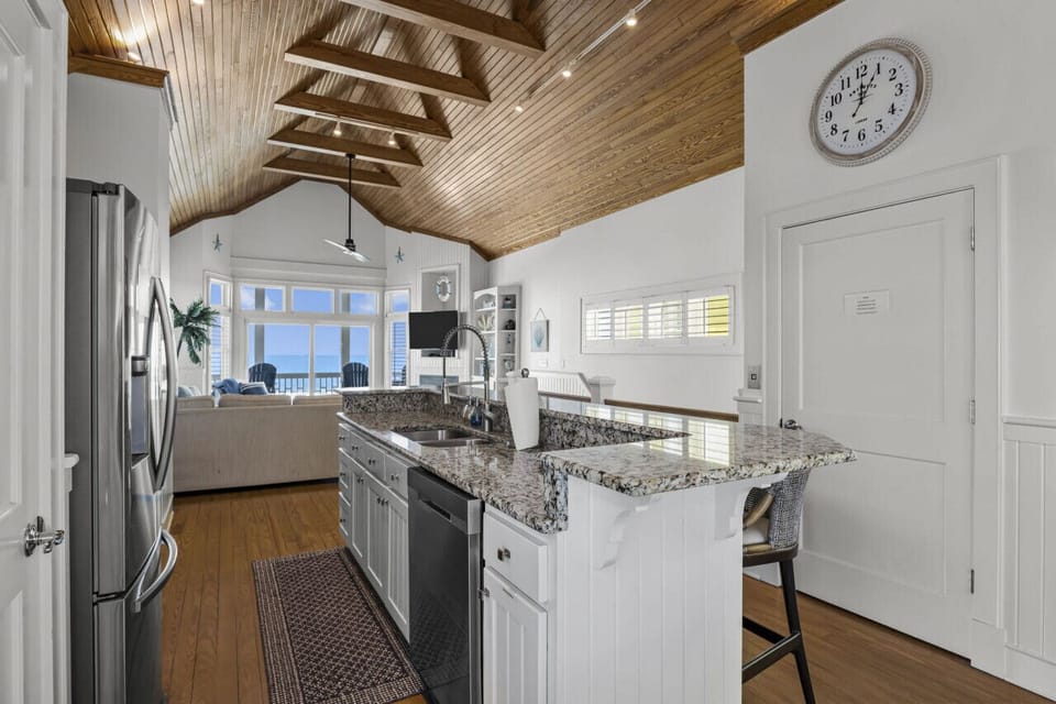 Full Kitchen with Bar Seating