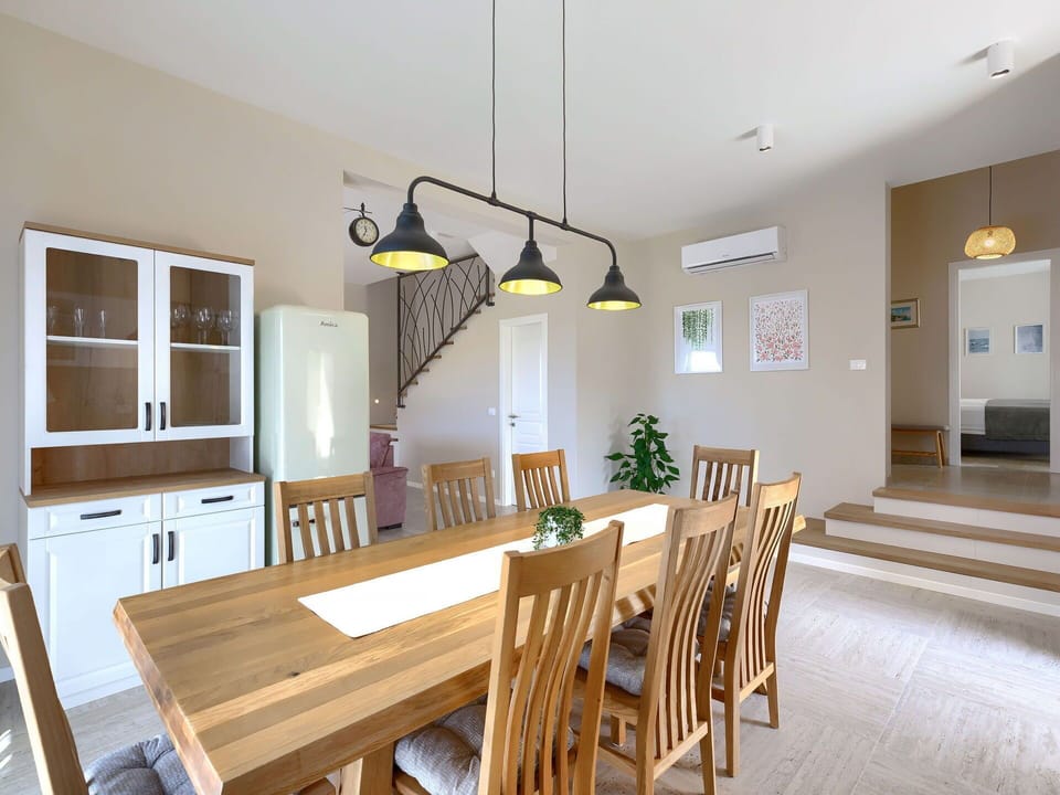 Table, Property, Furniture, Chair, Kitchen, Kitchen & Dining Room Table, Wood, Interior Design, Lighting, Flooring