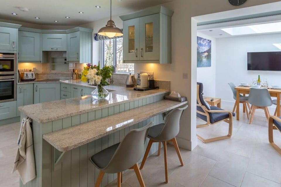 kitchen/ dining area