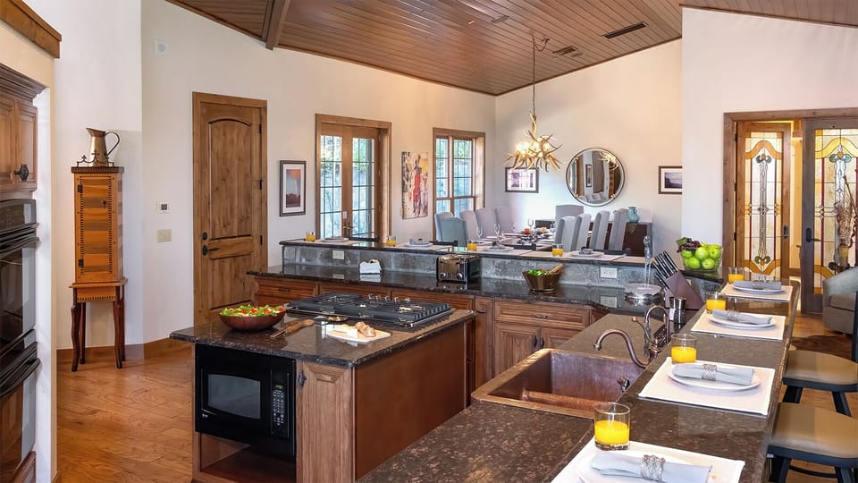 Beautiful spacious gourmet kitchen