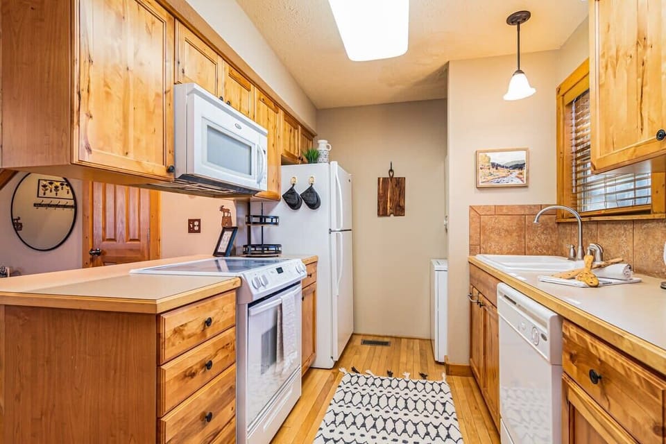 The kitchen comes fully stocked, ready to cook up your favorites!
