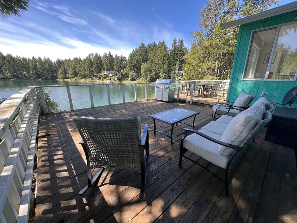 Relax overlooking the peaceful lake! 