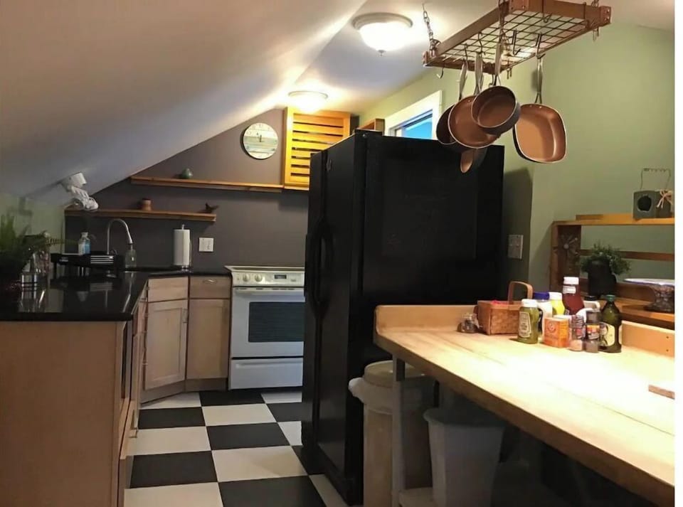 Studio Kitchen with larger appliances