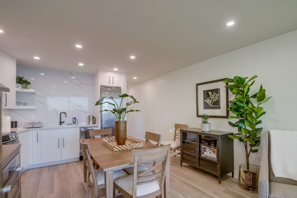 Kitchen and dining table