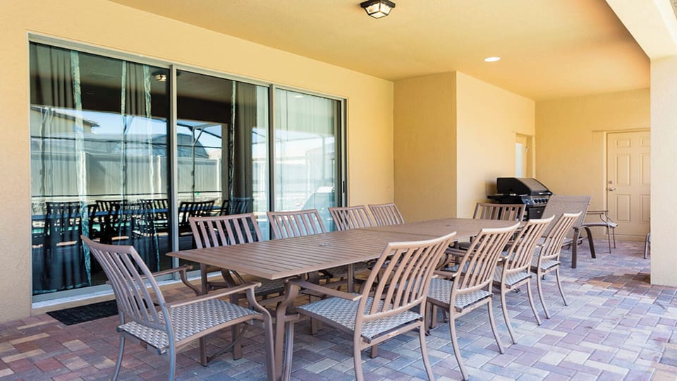 Property outdoor dining