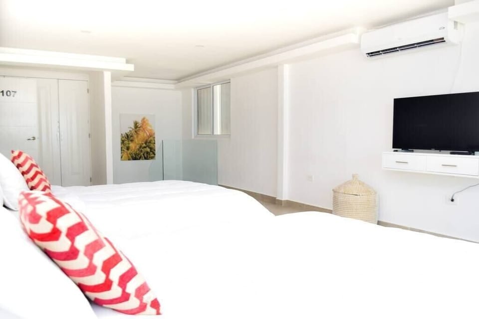 Level 1: 2 Full beds, balcony, ac, tv, wifi / primer nivel: 2 camas matrimoniales, aire acondicionado, wifi. 