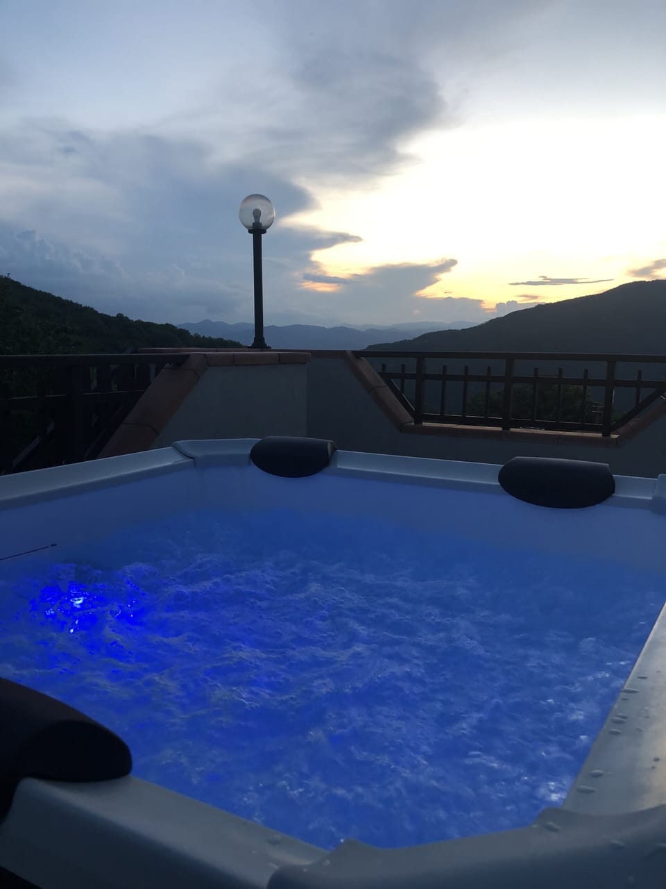 Outdoor spa tub